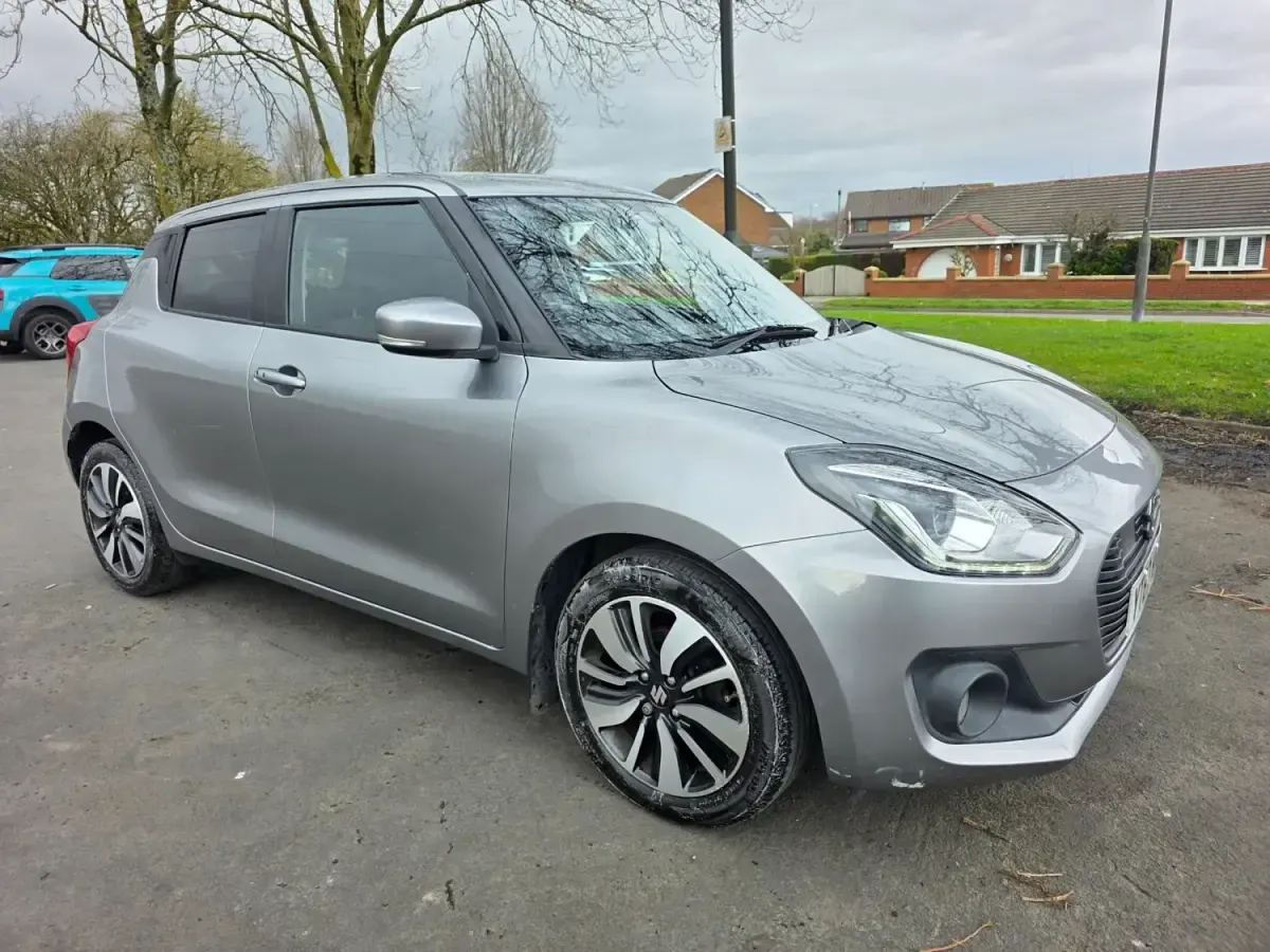 Używany Suzuki Swift SZ5 2017 Srebrny Hatchback