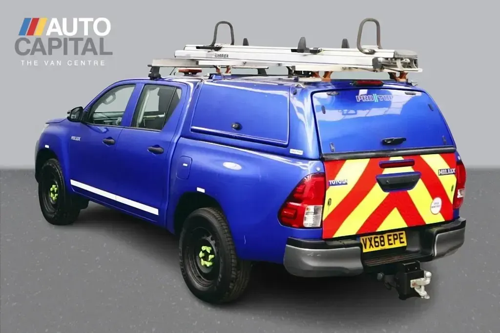 Used Toyota HiLux Active 150 HP (110 kW) 2019 Blue Pickup