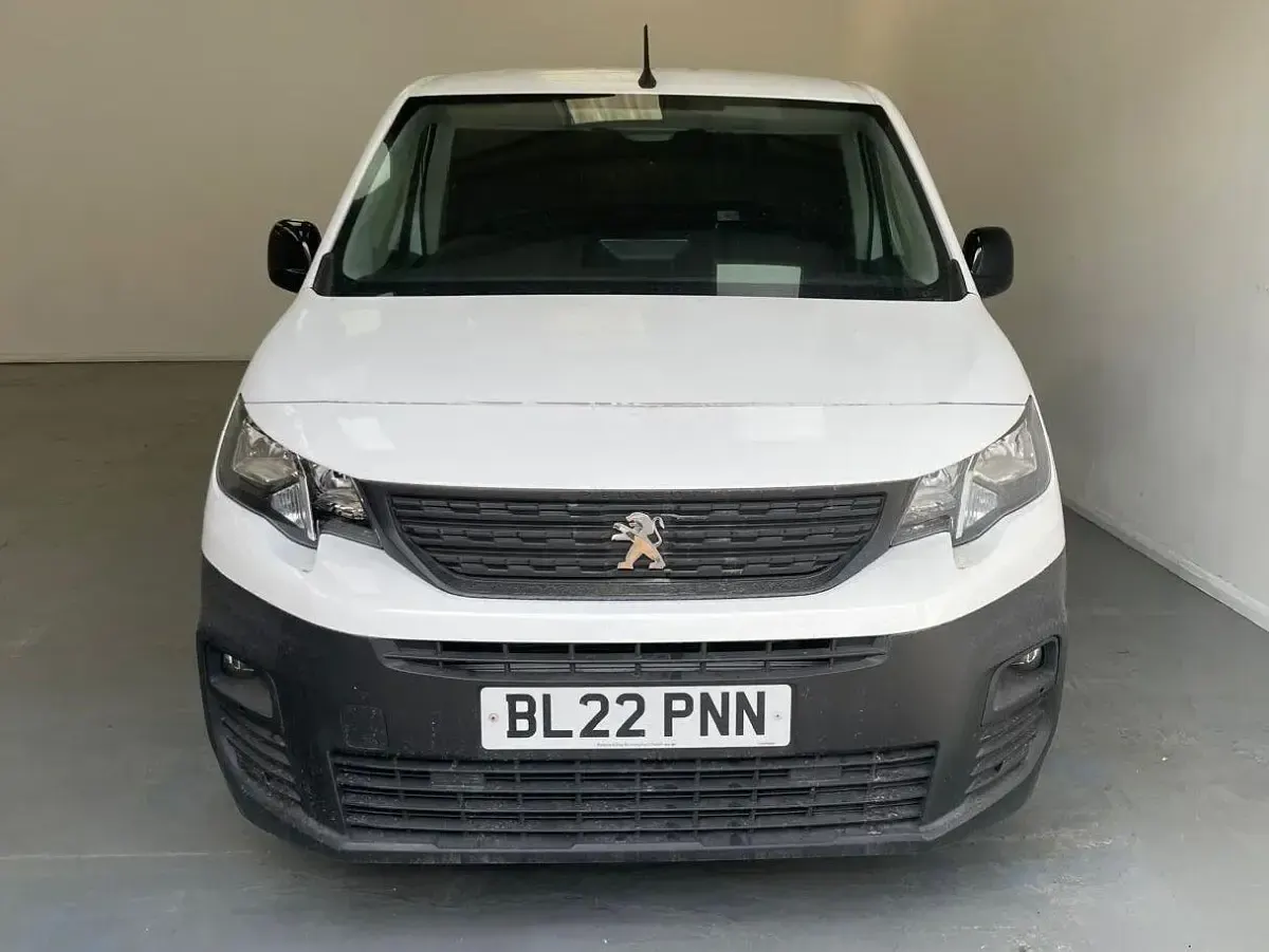 Used Peugeot Partner Premium 131 HP (96 kW) 2022 White MPV