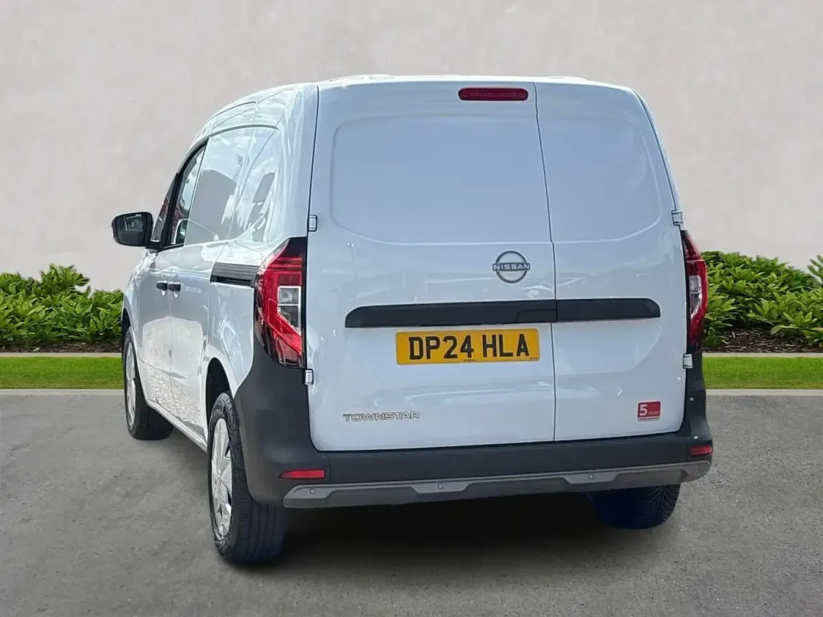 Used Nissan Townstar Acenta 130 HP (95 kW) 2024 White Van