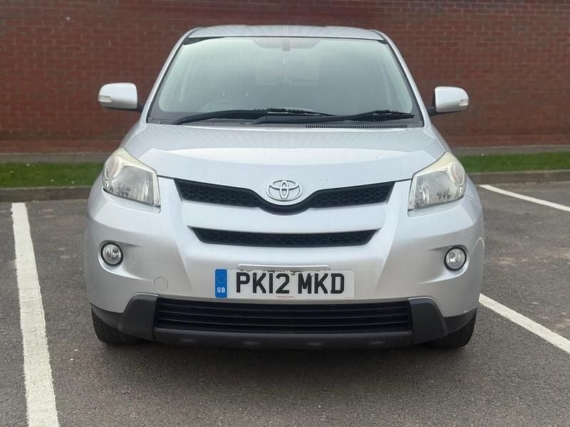 Used Toyota Urban Cruiser 90 HP (66 kW) 2012 Silver Hatchback