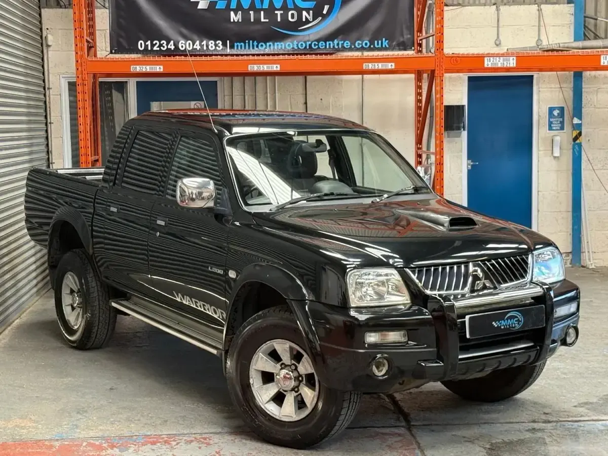 Usado Mitsubishi L200 Warrior 113 HP (83 kW) 2006 Preto Pickup