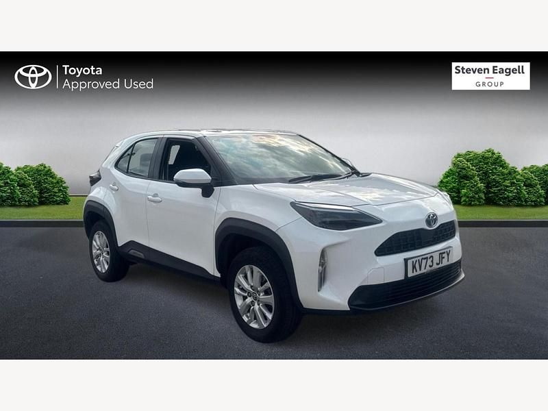 White Used 2023 Toyota Yaris Hybrid Hatchback | £19,712 (Expensive) - Image 1/3