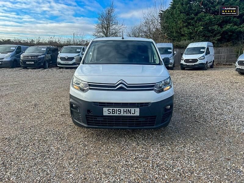 Used Citroën Berlingo 75 HP (55 kW) 2019 White MPV