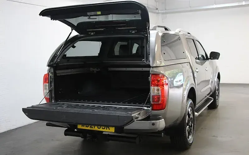 Used Nissan Navara Tekna 190 HP (139 kW) 2021 Grey Pickup
