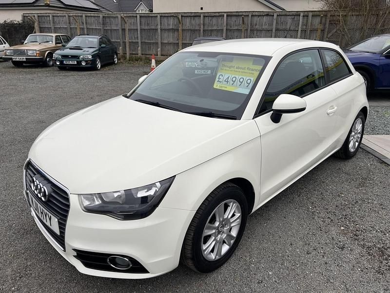 Used Audi A1 86 HP (63 kW) 2011 White Hatchback