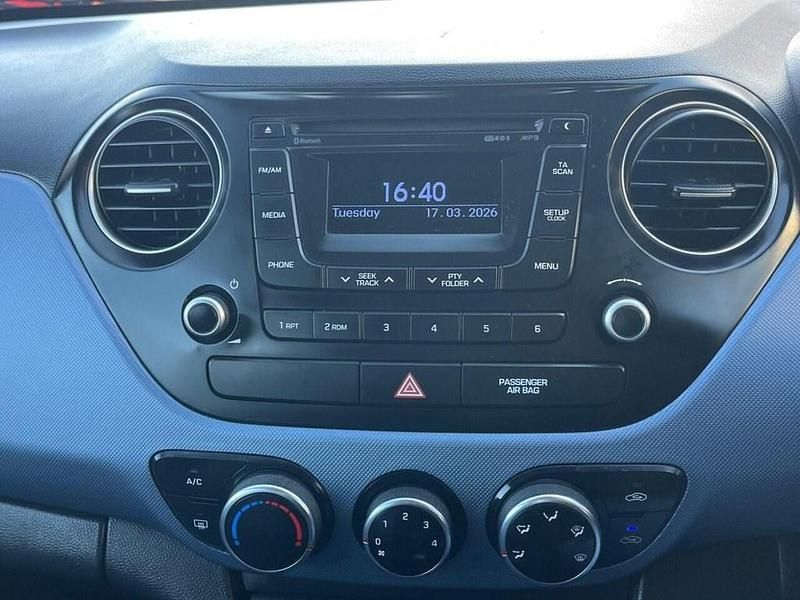 Used Hyundai i10 Premium 2015 White Hatchback