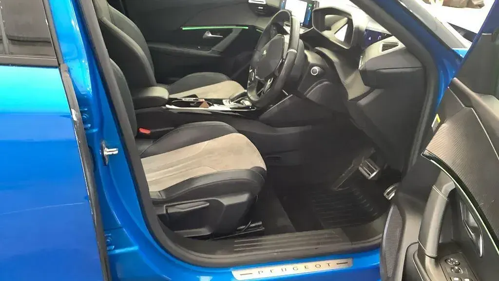 Used Peugeot 2008 Premium 100 kW (136 HP) 2022 Blue SUV