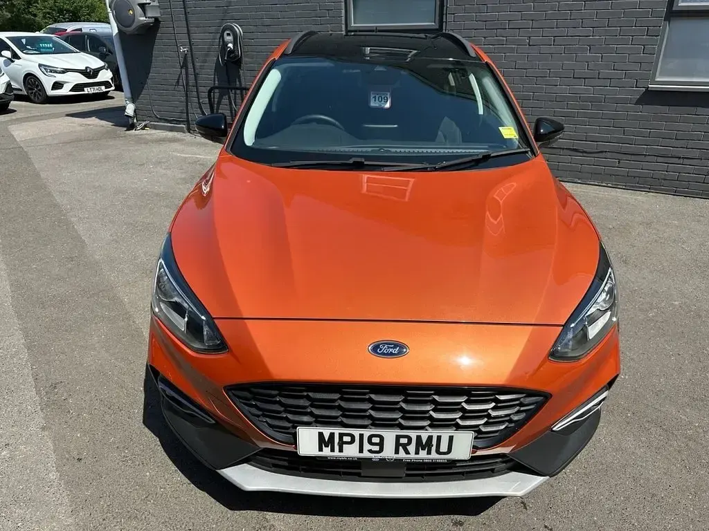 Used Ford Focus Active 125 HP (91 kW) 2019 Orange Hatchback