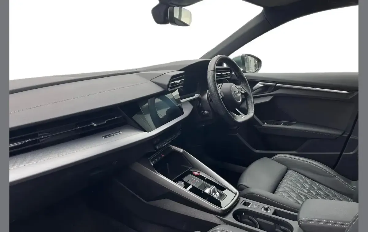 Usado Audi S3 Sportback Comfort 310 CV (228 kW) 2023 Azul Utilitario