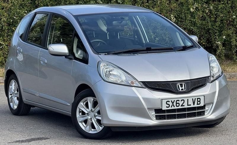 Used Honda Jazz ES 2013 Silver Hatchback