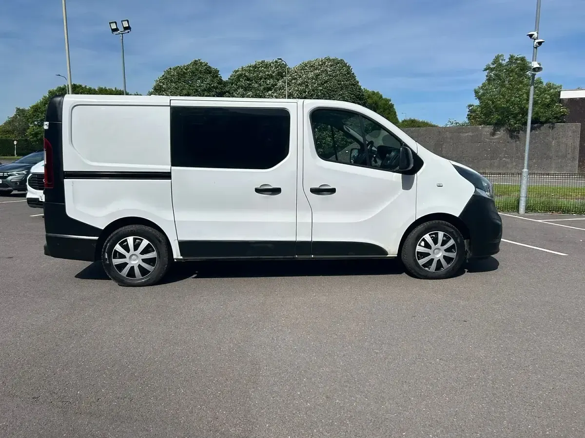 Used Vauxhall Vivaro 120 HP (88 kW) 2016 White