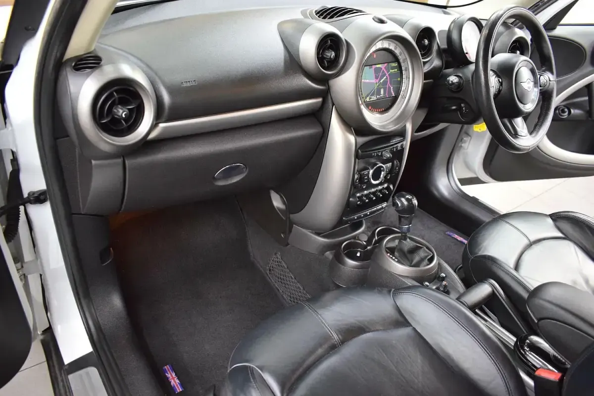 Used Mini Cooper D 112 HP (82 kW) 2012 White Hatchback