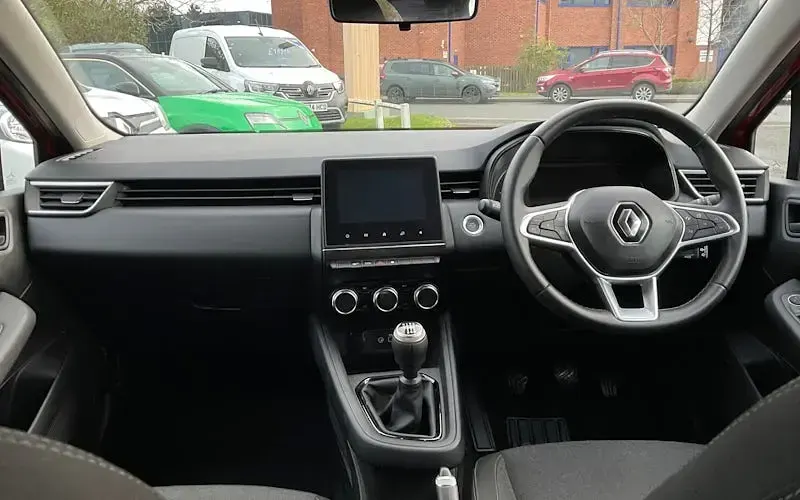 Used Renault Clio Evolution 90 HP (66 kW) 2023 Red Hatchback