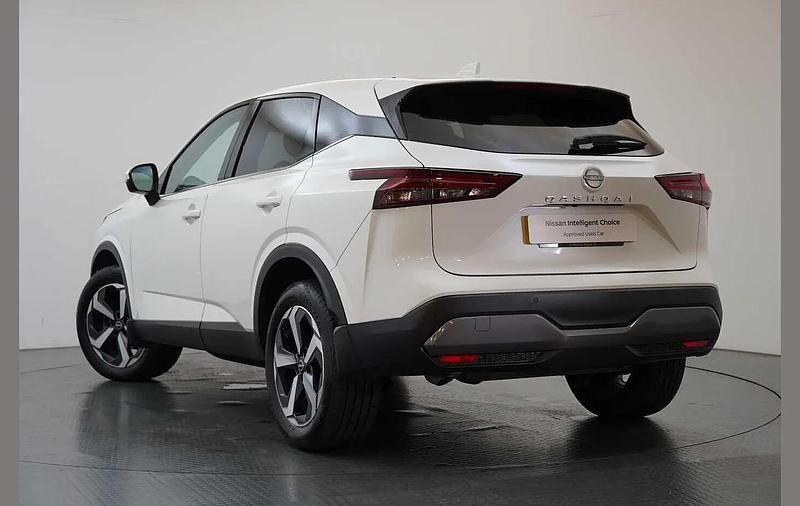 Used Nissan Qashqai N-Connecta 138 HP (101 kW) 2022 White SUV