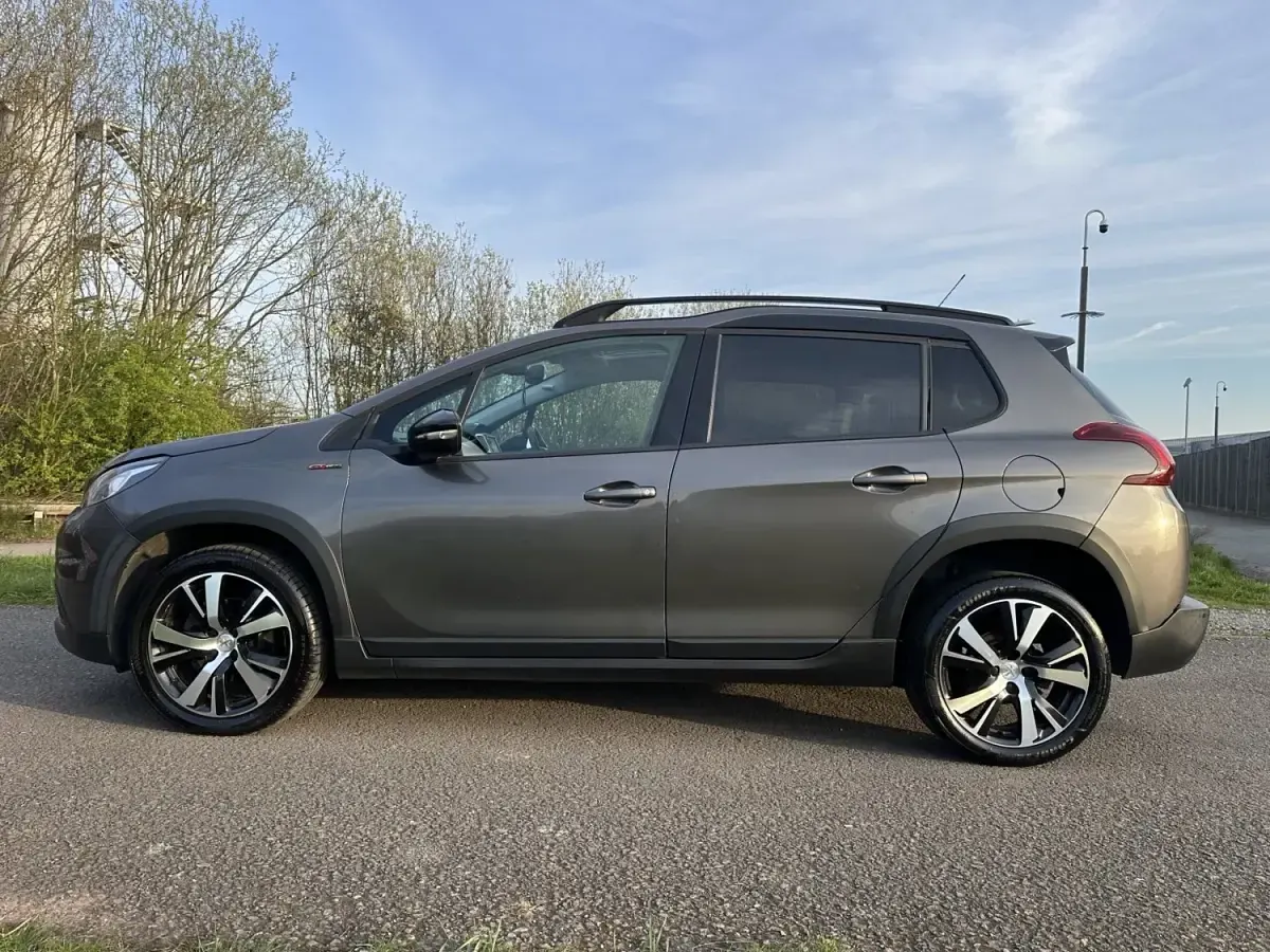 Begagnad Peugeot 2008 GT-line 2019 Grå SUV