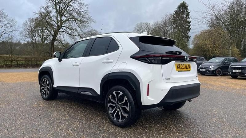 Used Toyota Yaris Hybrid Design 114 HP (83 kW) 2023 Blue