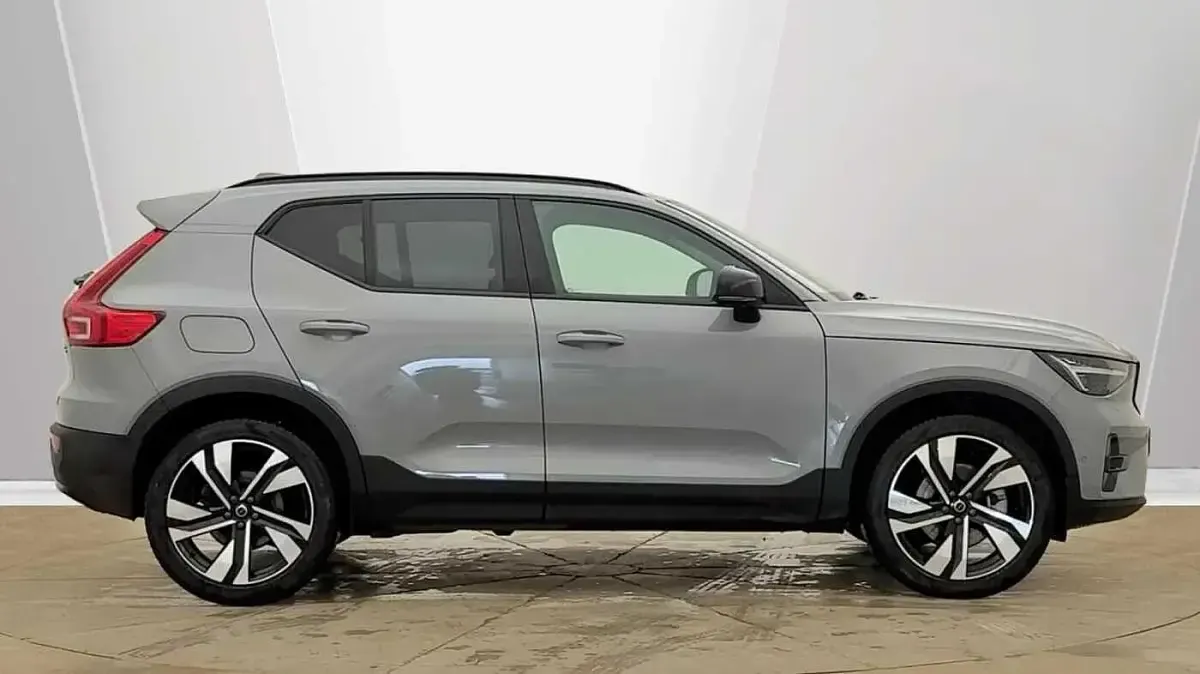 Used Volvo XC40 Ultra 161 HP (118 kW) 2025 Grey SUV