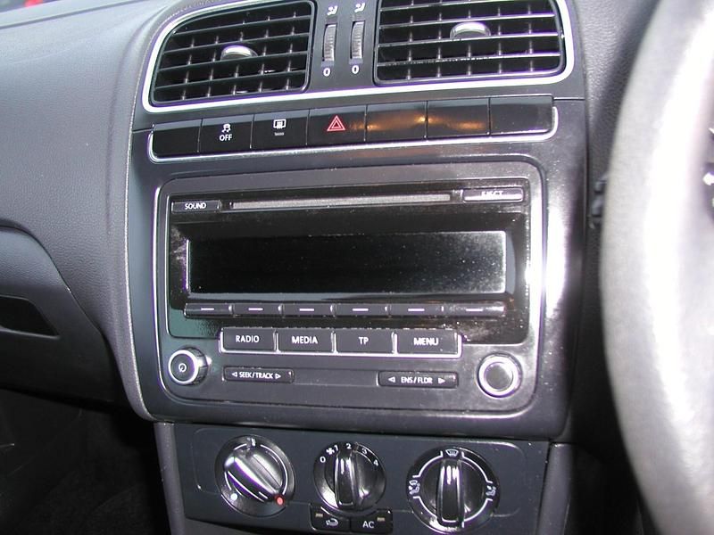 Used VW Polo Edition 60 HP (44 kW) 2014 Red Hatchback