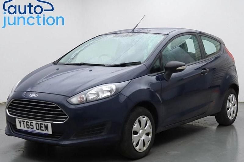 Used Ford Fiesta Studio 82 HP (60 kW) 2015 Blue Hatchback