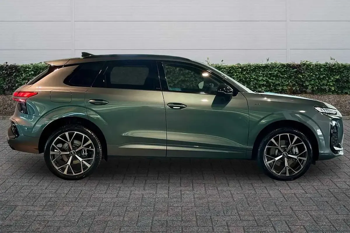 New Audi Q3 Comfort 2026 Sage green metallic SUV