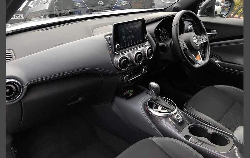 Used Nissan Juke Tekna 112 HP (82 kW) 2021 Silver SUV