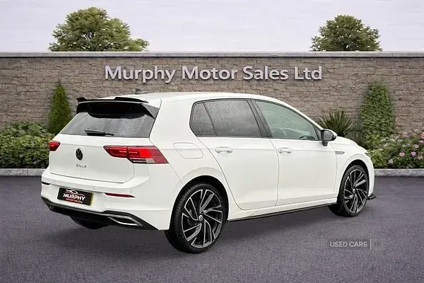Second-hand VW Golf VII Style 150 CP (110 kW) 2021 Alb Hatchback