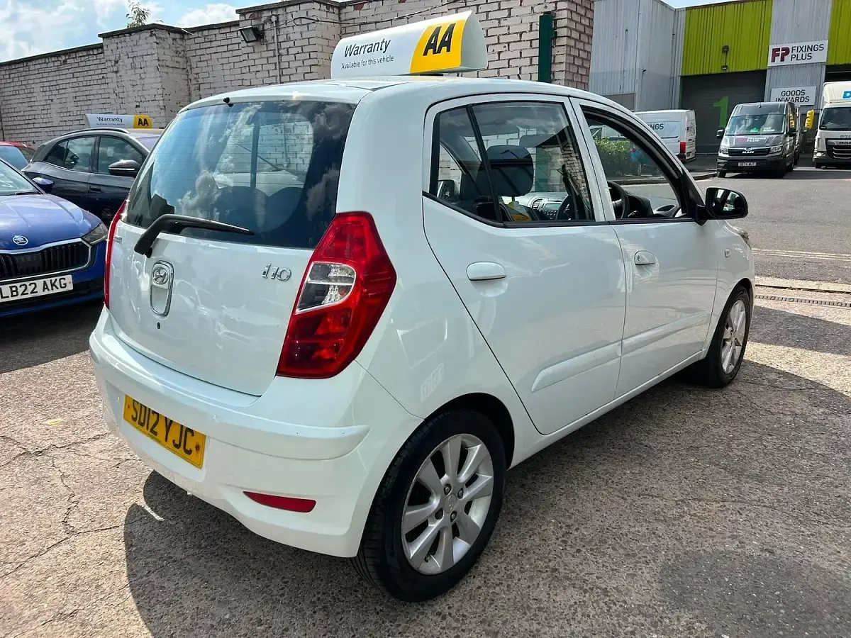 Used Hyundai i10 Active 86 HP (63 kW) 2012 White Hatchback