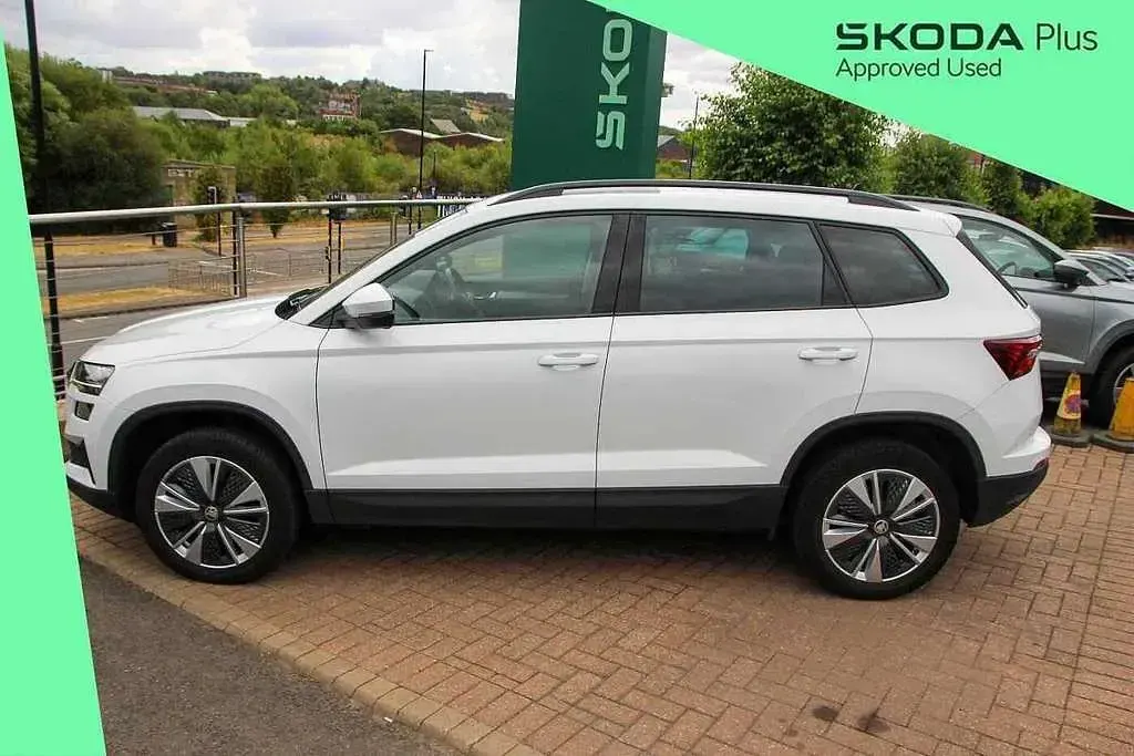 Used Skoda Karoq SE Drive 147 HP (108 kW) 2023 Moon white metallic SUV