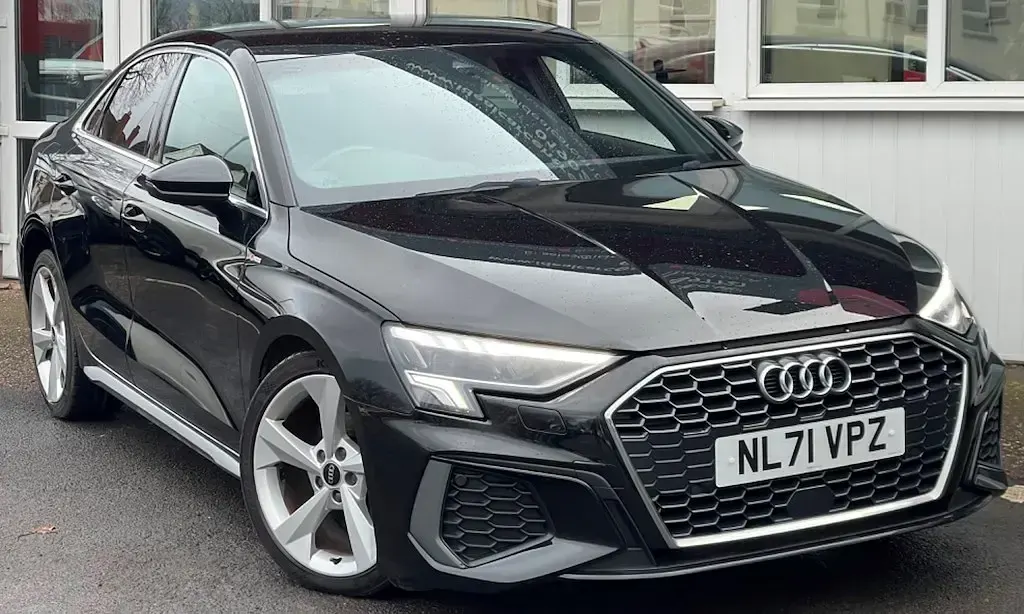 Używany Audi A3 S-Line 150 KM (110 kW) 2021 Czarny Sedan/Limuzyna