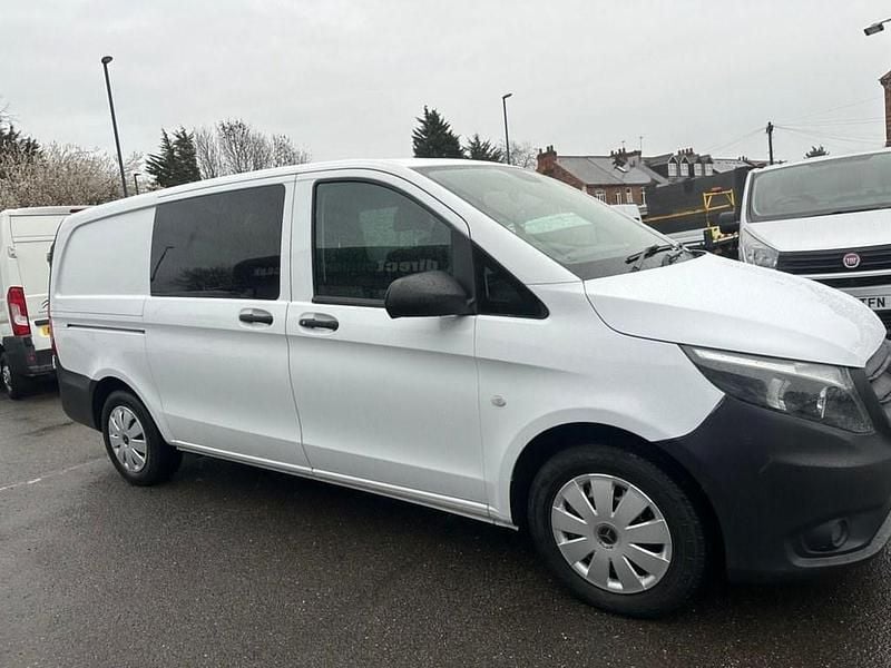 Begagnad Mercedes Vito Progressive 2021 Vit Van