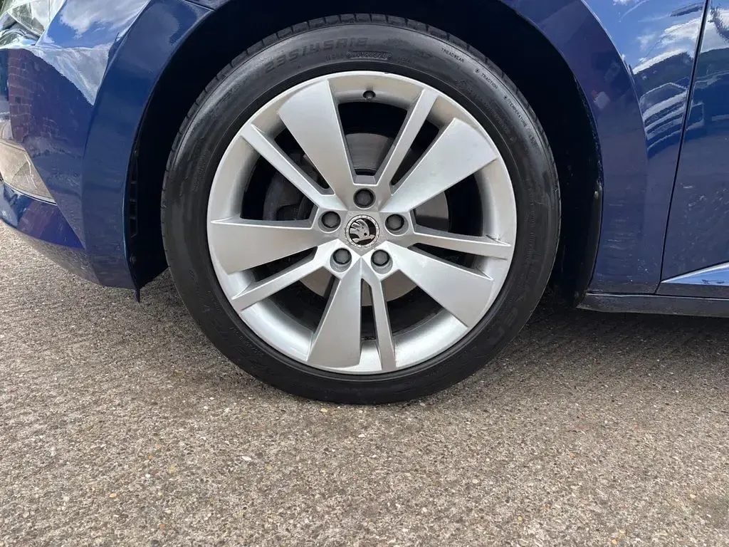 Used Skoda Superb SE L Executive 150 HP (110 kW) 2016 Blue Estate