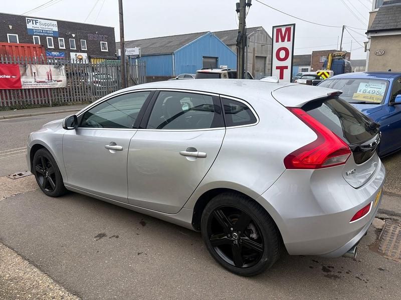 Used Volvo V40 R-Design 120 HP (88 kW) 2017 Silver Hatchback