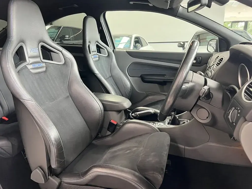 Used Ford Focus RS 301 HP (221 kW) 2010 White Hatchback