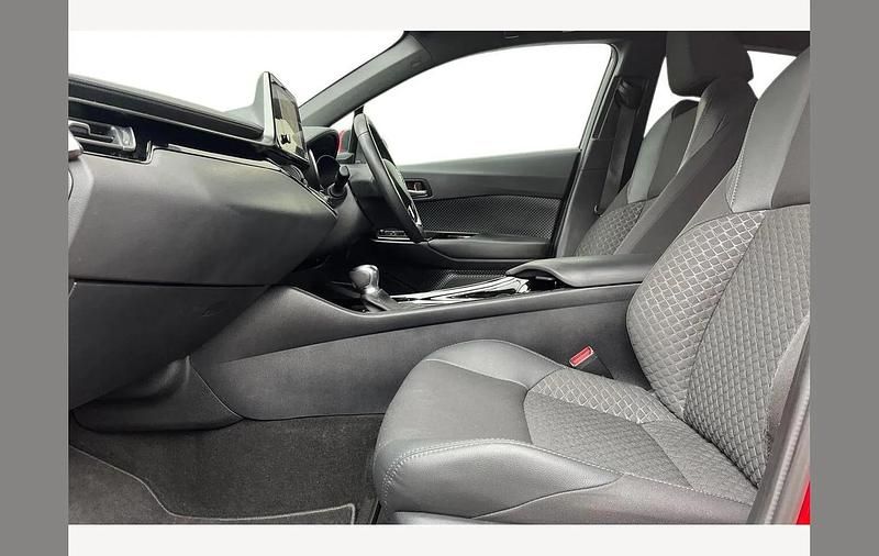 Used Toyota C-HR Design 122 HP (89 kW) 2023 Red SUV