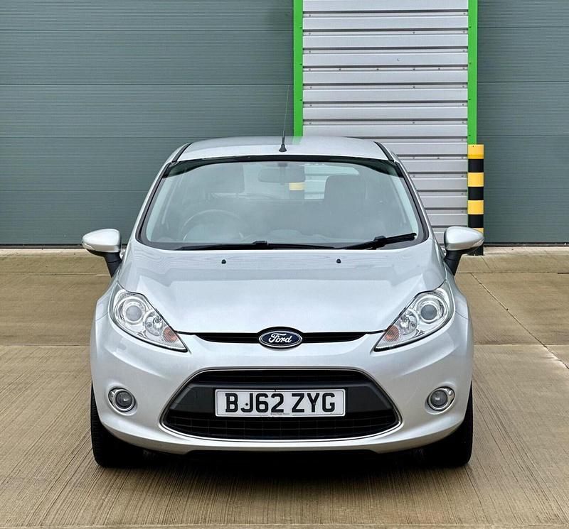 Used Ford Fiesta Zetec 82 HP (60 kW) 2012 Silver Hatchback