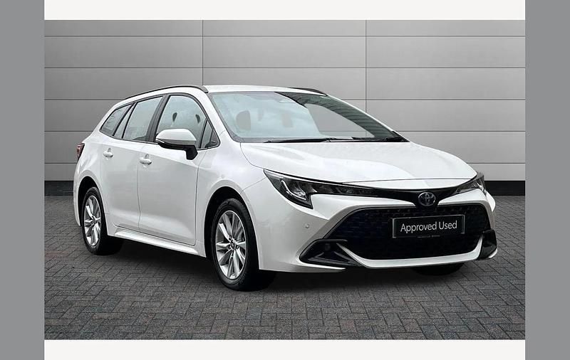 White Used 2024 Toyota Corolla Sport Estate | £24,595 (Good price) - Image 1/2