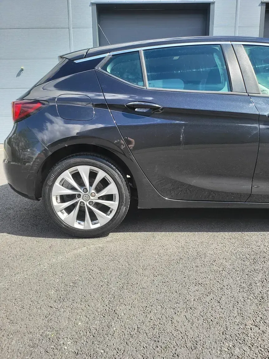 Second-hand Vauxhall Astra Design Edition 110 CP (80 kW) 2016 Negru Hatchback