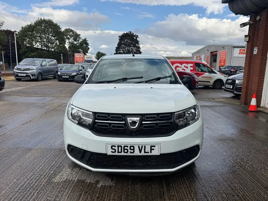 Used Dacia Sandero Essentiel 95 HP (69 kW) 2019 White Hatchback