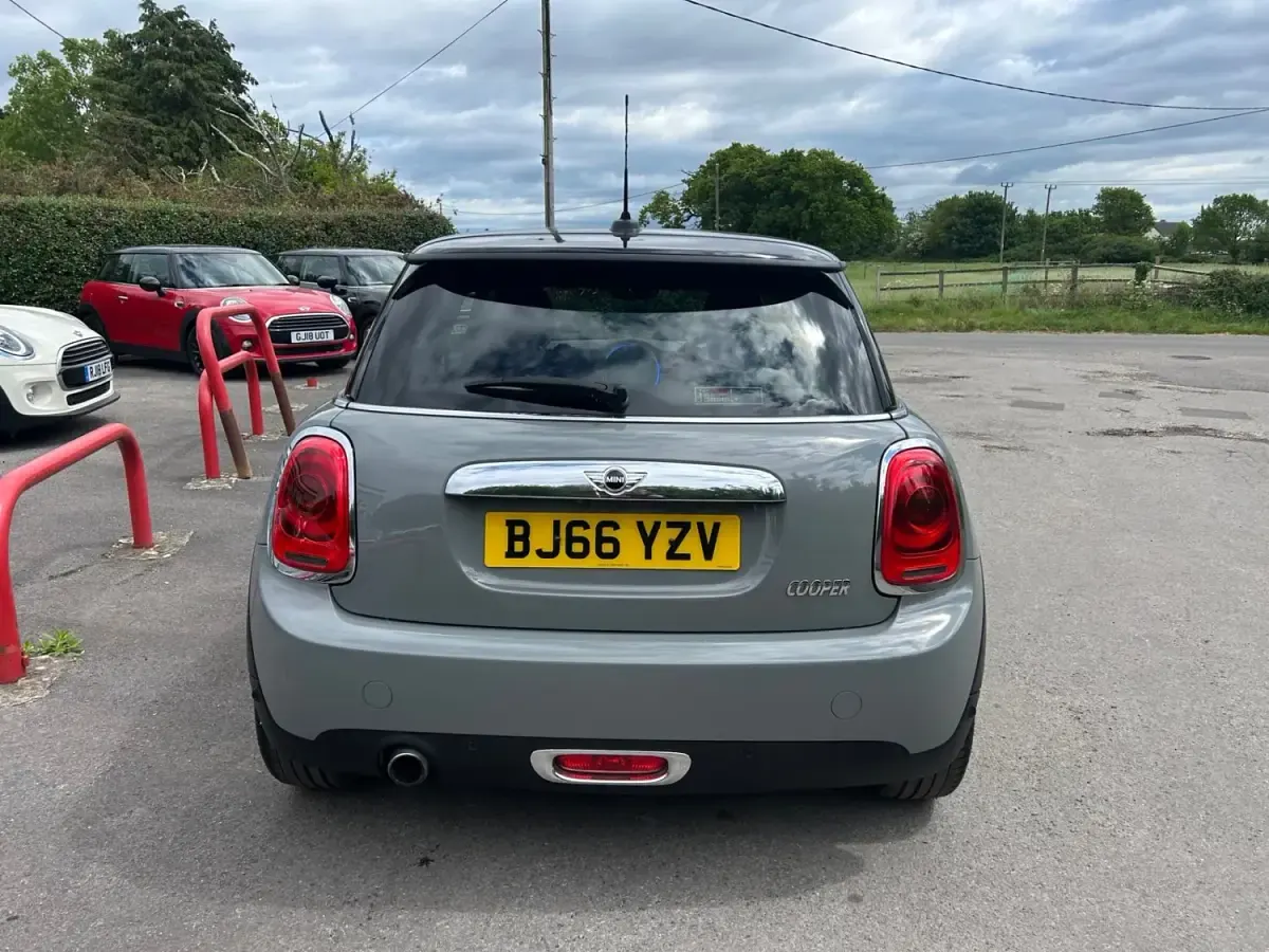 Usado Mini Cooper Hatch 2016 Gris Utilitario