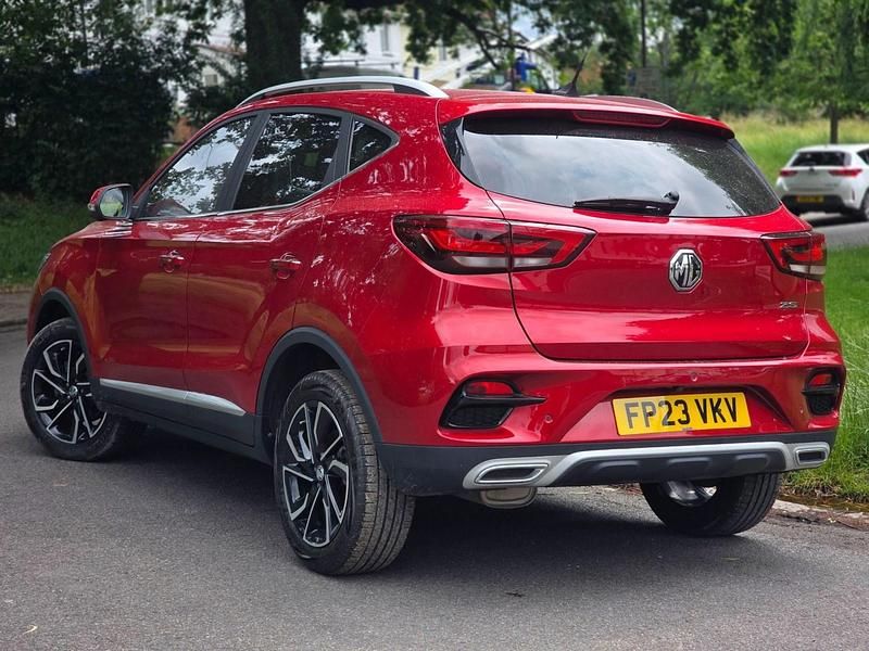 Used MG ZS Exclusive 111 HP (81 kW) 2023 Red Hatchback