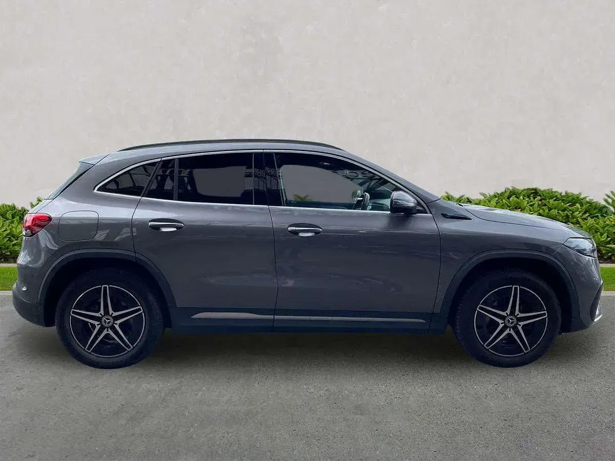 Begagnad Mercedes EQA250 AMG line 139 kW (190 HK) 2021 Grå SUV