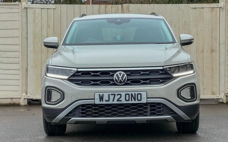 Used VW T-Roc Life 110 HP (80 kW) 2024 SUV