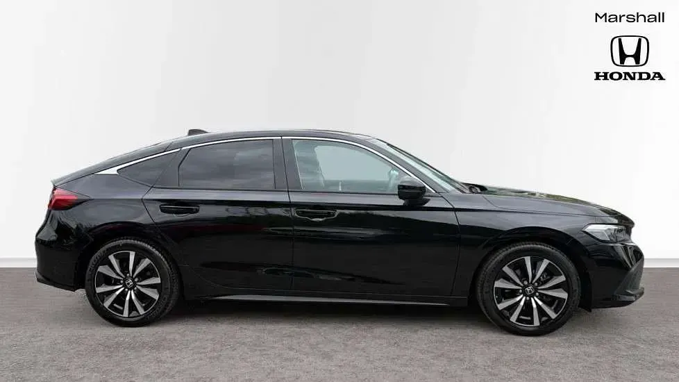 Käytetty Honda Civic Elegance 182 HP (133 kW) 2025 Musta Viistoperä