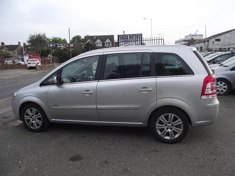 Used Vauxhall Zafira Design Edition 123 HP (90 kW) 2012 Silver MPV