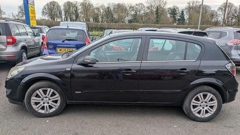 Second-hand Vauxhall Astra Design Edition 138 CP (101 kW) 2008 Negru Hatchback