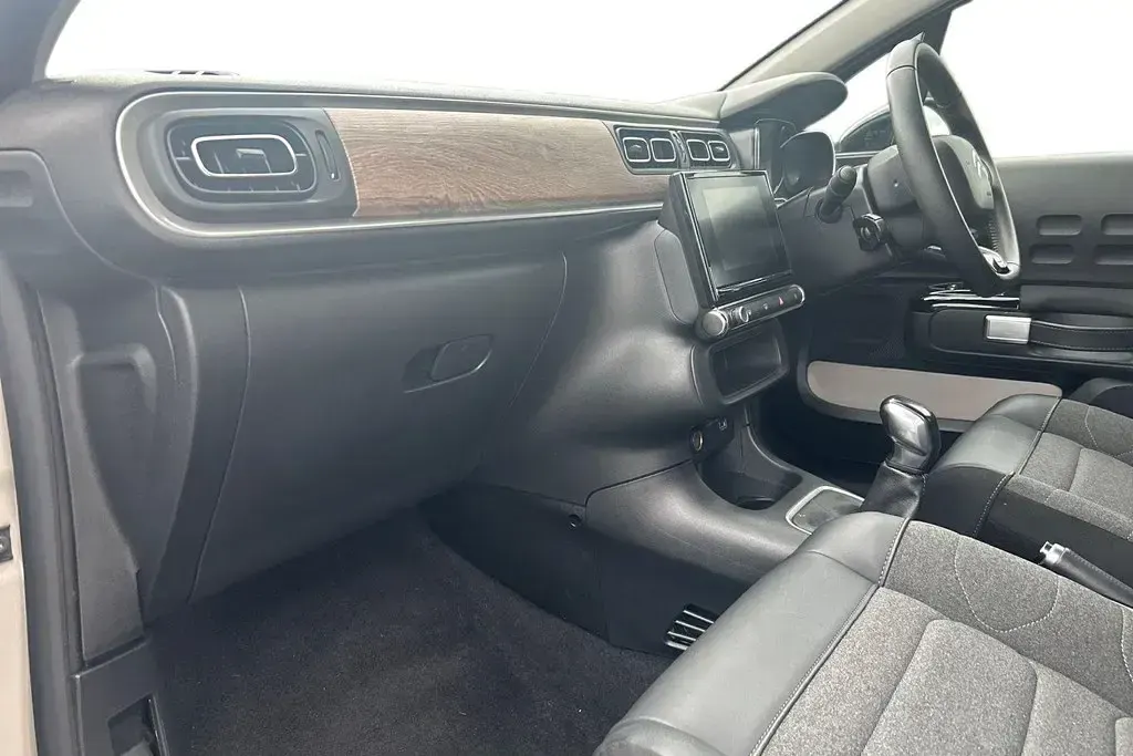 Used Citroën C3 PureTech 83 HP (61 kW) 2024 Grey Hatchback