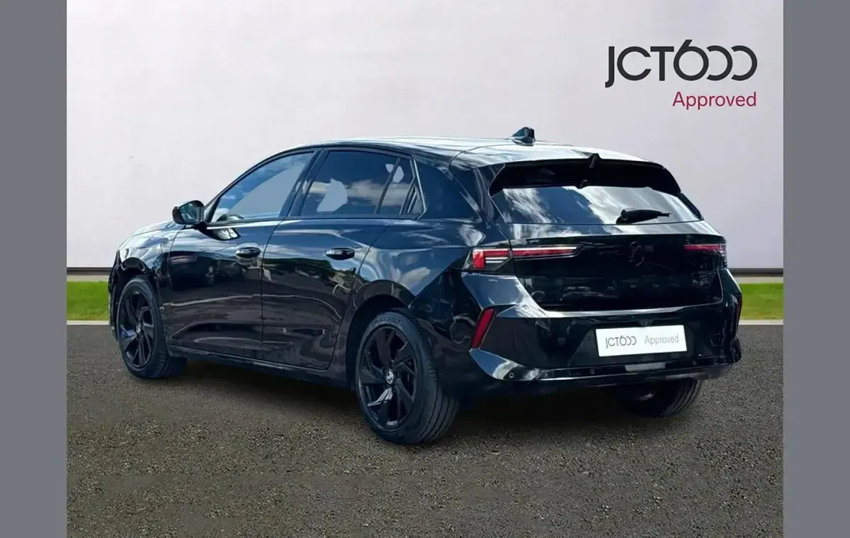 Used Vauxhall Astra 128 HP (94 kW) 2023 Black Hatchback