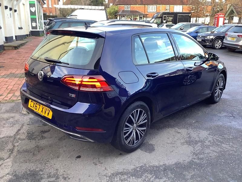 Used VW Golf VII SE 125 HP (91 kW) 2017 Blue Hatchback