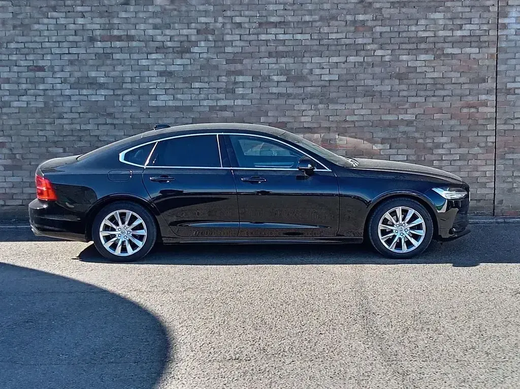 Used Volvo S90 Momentum 190 HP (139 kW) 2020 Black Sedan